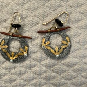 Handmade beautiful earrings (1”x1”). Worn once. So cute!
